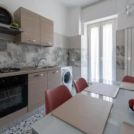 L'affaccio Sulla Piazza Apartment *