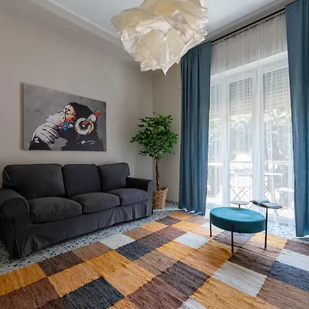 L'affaccio Sulla Piazza Apartment