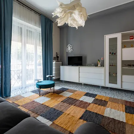 L'affaccio Sulla Piazza