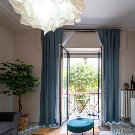 L'affaccio Sulla Piazza Apartment