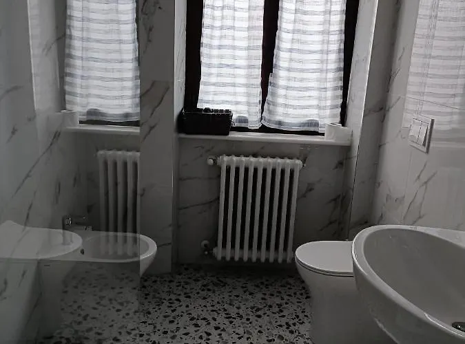 L'affaccio Sulla Piazza אבזאנו