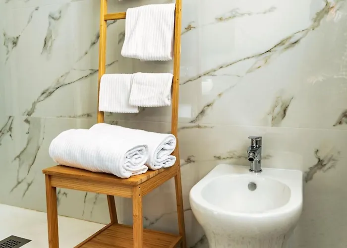 L'affaccio Sulla Piazza アヴェッツァーノ